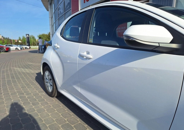 Toyota Yaris cena 82900 przebieg: 22725, rok produkcji 2022 z Podkowa Leśna małe 596